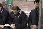 Brussel, 29 maart 2000
Belgie-Nederland, eindstand 2-2 in het Koning Boudewijn stadion vriendschappelijk wedstrijd
Johan Neeskens noterend en Frank Rijkaard op de bank