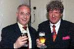 Geertruidenberg 28 maart 2000
Wijnproeverij Otto Lenselink in Geertruidenberg.
John v Zwieteren (PR Grolsch) en Willibrord Frequin