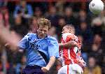 Eindhoven, 12 maart 2000
PSV-FC Utrecht, eindstand 2-1
Wilfred Bouma in duel met Alfons Groenedaal
Kopbal