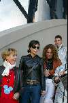 Parijs 15 maart 2002
Disneyland 10 jarig bestaan en opening nieuwe gedeelte.
Famke Janssen met familie