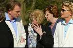 Velsen 9 maart 2002
Begrafenis vader Hans klok
Hans Klok  met moeder