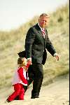 Noordwijk 30 maart 2002
Harry Mens met zijn dochters op het strand
