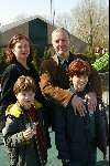 Dronten 29 maart 2002
Opening nieuwe attraktie in six flags.
Huub Stapel met gezin