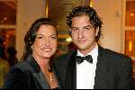 Scheveningen 25 maart 2002
Afscheid Henk v d Meyden in het circustheater.
Marianne Frequin en haar zoon Louis Frequin