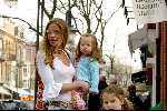 Amsterdam 30 maart 2002
Mariska Hulscher met dochtertje