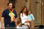 Amsterdam 30 maart 2002
Mariska Hulscher met vriend en kinderen