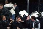 Rotterdam 21 maart 2002
Feyenoord-PSV 1-1 kwartfinale uefa cup
Pierre v Hooijdonk en Ernest Faber
Mobiele Eenheid slaat erop los
