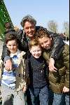 Dronten 29 maart 2002
Opening nieuwe atraktie Six Flags.
Pieter Storms met zijn zoontje (m) en vriendjes