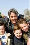 Dronten 29 maart 2002
Opening nieuwe atraktie Six Flags.
Pieter Storms met zijn zoontje (m) en vriendjes