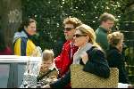 Amsterdam 30 maart 2002
Reinout Oerlemans en Danielle Overgaag met hun zoontje op de fiets.