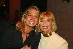 Hilversum 24 maart 2002
Gala  Willeke Alberti Foundation bij studio 21
Willeke Alberti met schoondochter
