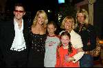 Hilversum 24 maart 2002
Gala  Willeke Alberti Foundation bij studio 21
Willeke met kinderen en kleinkinderen
Danielle van t Schip met Chantal Janzen en Danielle v t Schip met kinderen