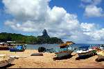 28 maart 2003 Fernando de Noronha  Brazilie 
Eiland met bergen zon strand mooie zee visserboten en andere boten op het droge
Fernando de Nolronha