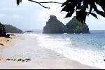 28 maart 2003 Fernando de Noronha  Brazilie 
Eiland met bergen zon strand mooie zee 
Fernando de Nolronha