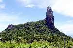 28 maart 2003 Fernando de Noronha  Brazilie 
Eiland met bergen zon strand mooie zee visserboten en andere boten op het droge
Fernando de Nolronha
