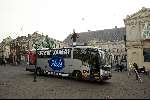 Den Haag 3 maart 2003
Jamai idols en Jim idols hun bus bij Noordeinde