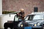 Amsterdam 8 maart 2003
Mathilde Santing met hond in taxi