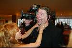 Amsterdam 16 maart 2003
modeshow paul schulten in okura
patricia Paay met cameraman paolo de graaf