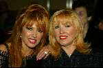 Amsterdam 16 maart 2003
modeshow paul schulten in okura
patricia Paay en Yvonne Keeley