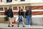 Amsterdam 10 maart 2003
Phillip Cocu shoppen met vriendin.
Cocu is de rest van het voetbalseizoen uitgeschakeld wegens een knieblessure