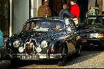 Amsterdam 9 maart 2003
Ralph Inbar met zijn vrouw in een oude jaguar s type