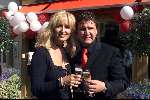 Amsterdam 23 mei 2002
Opening Rene Froger Restaurant
Rene met Natasja Froger met een glaasje champagne