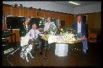 Willy Walden met zijn vrouw en de Crew bij afscheid laatste radioprogramma
24 januari 1988