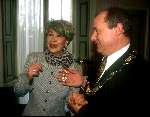 29 April 1997
Koninklijke onderscheiding voor Anneke Gronloh
Hier samen met de burgemeester van haar woonplaats
