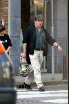 Abcoude 30 maart 2004
Bartho Braat boodschappen doen met zoon