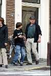 Abcoude 30 maart 2004
Bartho Braat boodschappen doen met zoon