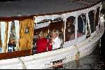 Amsterdam 30 maart 2004
Surpriseparty Caroline Tensen huilend op boot