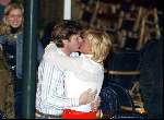 Amsterdam 30 maart 2004
Surpriseparty Caroline Tensen en vriend Peter Gallas kussend