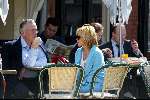 Amsterdam 30 maart 2004
Connie Breukhoven met een man op terras bij Joffers