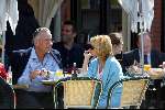 Amsterdam 30 maart 2004
Connie Breukhoven met een man op terras bij Joffers