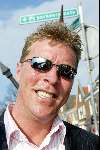 Muiden 29 maart 2003
Presentatie dvd Gerard Joling bij Cafe ome Ko in Muiden.
DJ Dave Heijneman met zonnebril