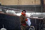 Scheveningen 6 maart 2004
Dinand Woesthoff op zijn zeilboot.
Eenzaam na het overlijden van zijn vrouw Guusje Nederhorst