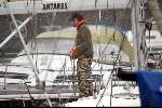 Scheveningen 6 maart 2004
Dinand Woesthoff op zijn zeilboot.
Eenzaam na het overlijden van zijn vrouw Guusje Nederhorst