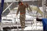 Scheveningen 6 maart 2004
Dinand Woesthoff op zijn zeilboot.
Eenzaam na het overlijden van zijn vrouw Guusje Nederhorst