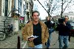 Amsterdam 16 maart 2004
Gerard Joling moet zich melden bij Politieburo met cameraploeg.