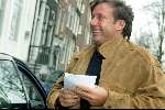 Amsterdam 16 maart 2004
Gerard Joling moet zich melden bij Politieburo met cameraploeg.
