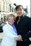 Muiden 29 maart 2003
Presentatie dvd Gerard Joling bij Cafe ome Ko in Muiden.
Gerard Joling met moeder
