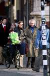 Amsterdam 27 maart 2004
Harry Mulisch met vrouw op PC Hooftstraat
