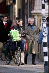Amsterdam 27 maart 2004
Harry Mulisch met vrouw op PC Hooftstraat