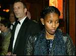 Amsterdam 16 maart 2004
Premiere in Tushinski Amsterdam.
Hirsi Ali met haar persoonlijke beveiliger op de achtergrond