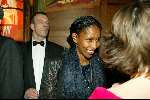 Amsterdam 16 maart 2004
Premiere in Tushinski Amsterdam.
Hirsi Ali met haar persoonlijke beveiliger op de achtergrond