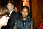 Amsterdam 16 maart 2004
Premiere in Tushinski Amsterdam.
Hirsi Ali met haar persoonlijke beveiliger op de achtergrond