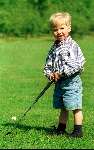 Eindhoven 16 Mei 1993.
Junior Smulders net 2 jaar oud met papa en mama golfend op golfbaan Welschap.    Golfen