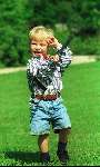 Eindhoven 16 Mei 1993.
Junior Smulders net 2 jaar oud met papa en mama golfend op golfbaan Welschap.    Golfen