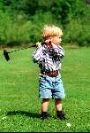 Eindhoven 16 Mei 1993.
Junior Smulders net 2 jaar oud met papa en mama golfend op golfbaan Welschap.    Golfen