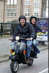 Amsterdam 27 maart 2004
Lizelotte v Dijk met vriend Durk op scooter